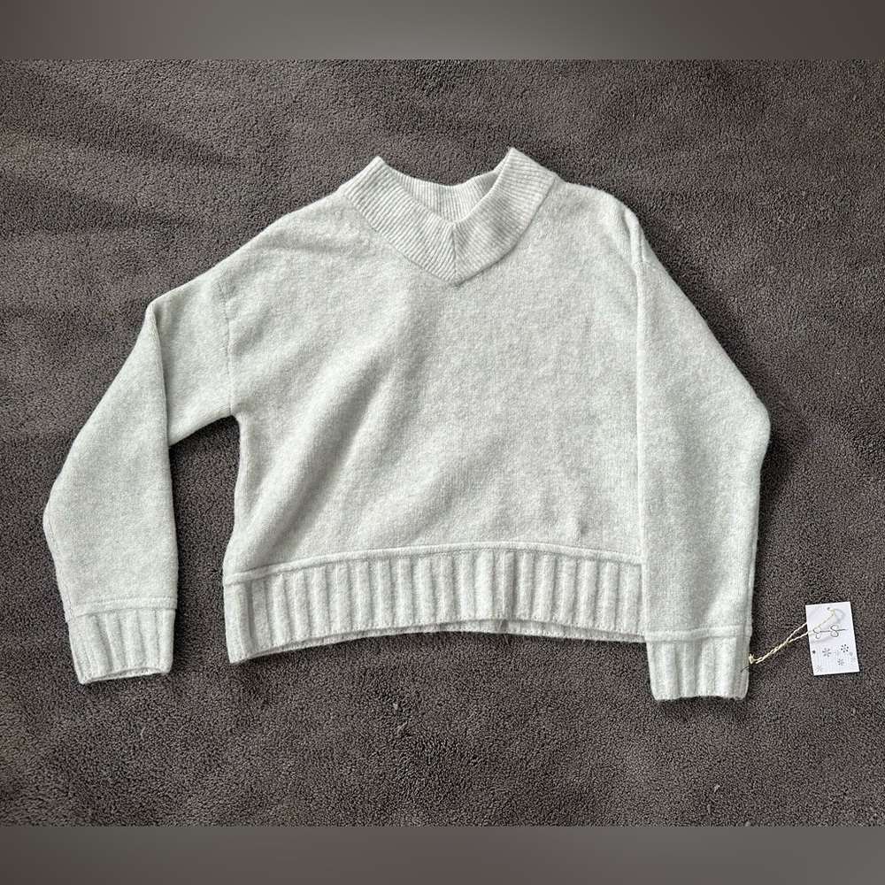 NWT Jessica Simpson White Fuzzy Cozy V-Neck Sweater Snow Bunny Business Casual